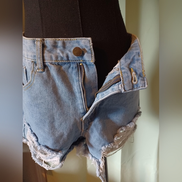 🍒 Shein Distressed Tattered Blue Denim Jean Shorts - Picture 3 of 6